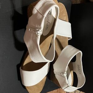 Skechers Women's Cream Sandals